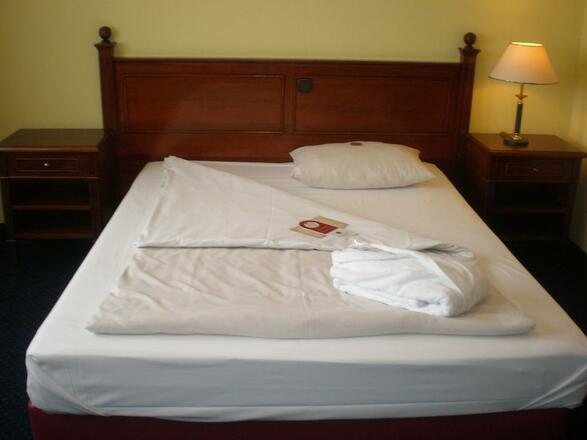 Standard Zimmer mit Queensize-Bett , Golfplatzseite