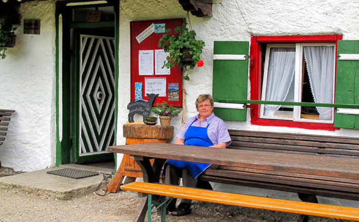 Sennerin auf der Höllenbachalm