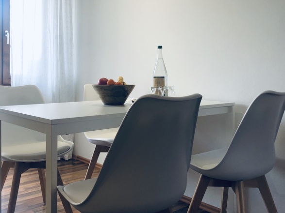 Essplatz mit 4 Stühlen