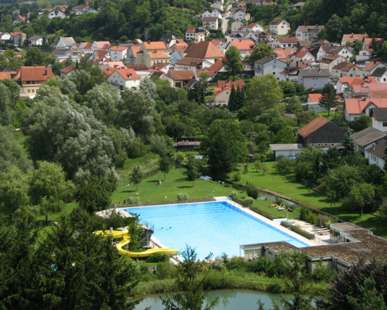 Freibad Altmannstein - 15 Autominuten oder 30 Fahrradminuten von Riedenburg