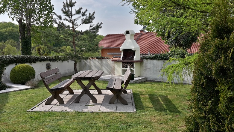 eigener Garten mit Grillgelegenheit