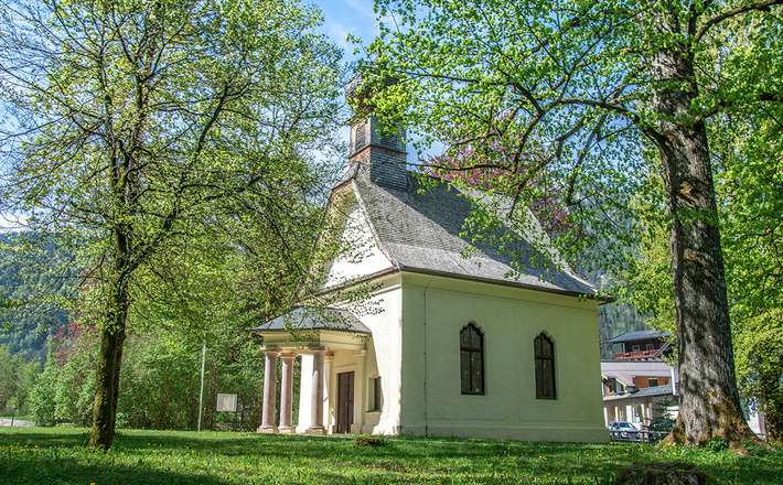 Frühling an der Hubertuskapelle