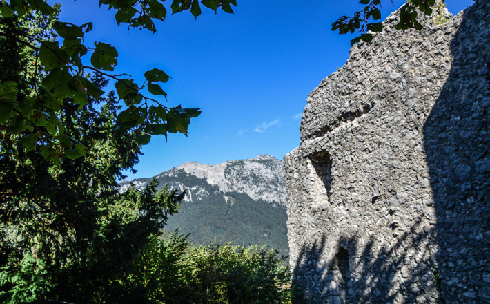 Blick von der Burgruine Karlstein zum Hochstaufen
