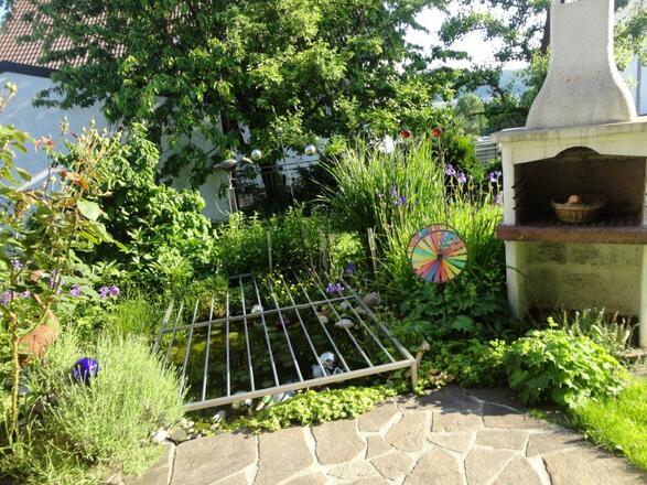 Gartenteich bei Terasse Ferienwohnung 1