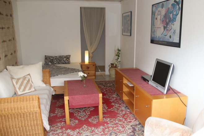 Wohnzimmer mit zusätzlichem Bett