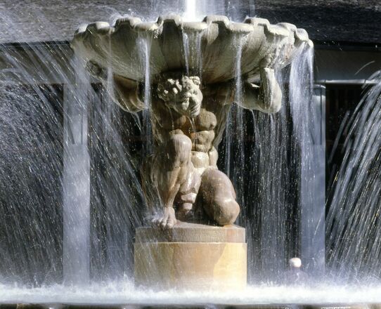 König Atlas - der Riese im Brunnen