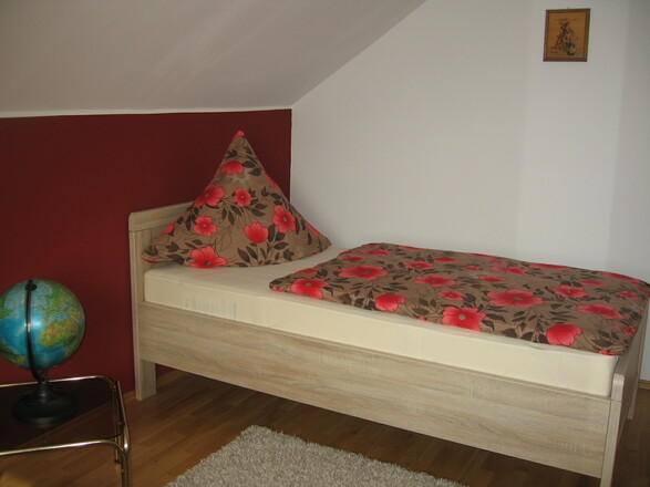 Schlafzimmer mit zwei Einzelbetten Ferienwohnung Mendler