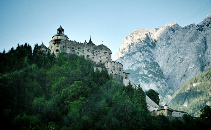 Die Festung Hohenwerfen thront über dem Salzachtal