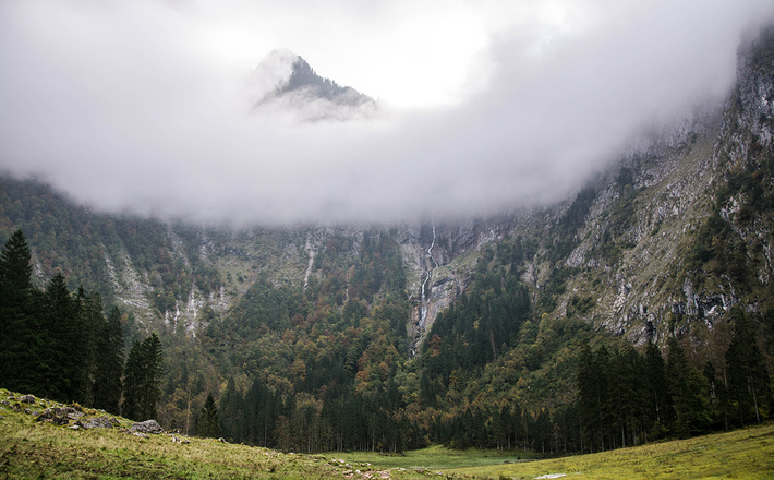Herbst-Nebel über dem Röthbachfall