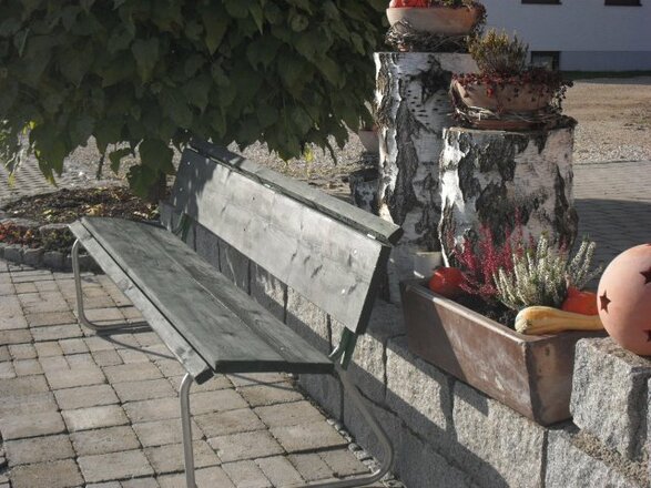 Bank zum Ausruhen vor der der FeWo