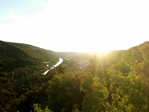 Blick hinunter in das Tal von Burg Prunn aus
