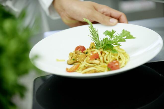 Front-Cooking und Dessertbuffet im Komfort-Restaurant Abusina