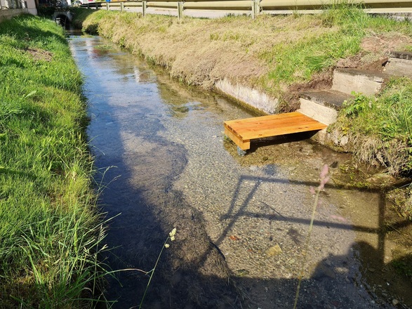 Bachlauf vor dem Haus