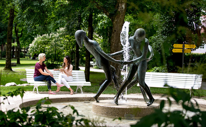 Drei Grazien: Brunnen im Ortenaupark