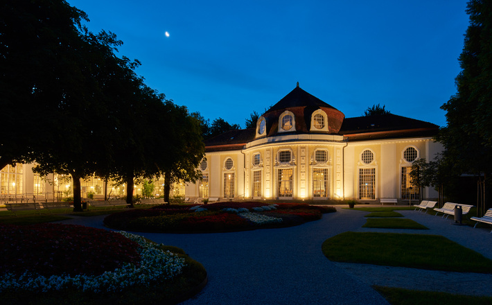 Konzertrotunde an einem Sommerabend