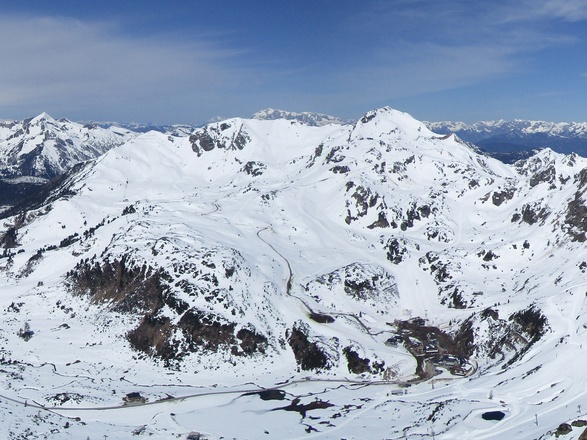 die Seekarspitze (rechts) oberhalb des Skigebietes in Obertauern