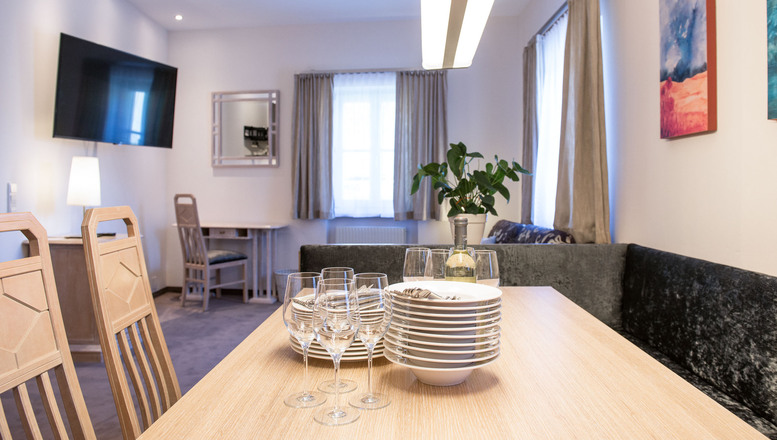 Sitzecke im Appartement Smaragd im Crystls Aparthotel