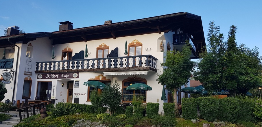 Gasthof Bavaria Eingang & Terrasse