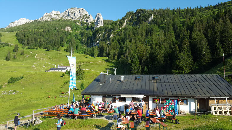 Blick von der Gorialm auf die Kampenwand