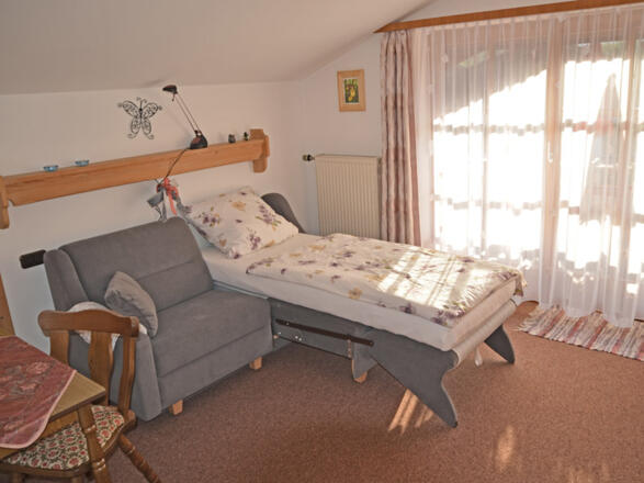 Ausziehcouch, Aufbettung mit zusätzlicher Matratze