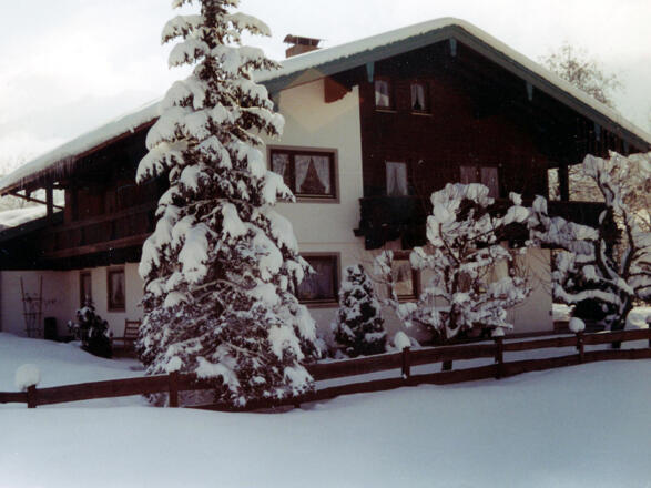 Hausansicht im Winter