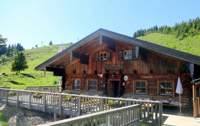 Latschenalm mit Lilft