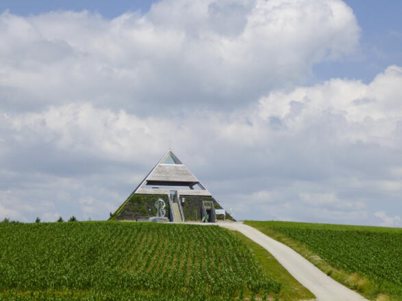 Pyramide am Etzinger Hügel. Z04