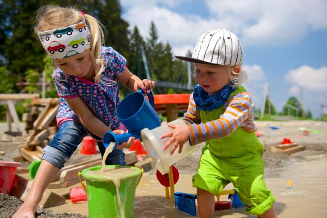Schöner Spielplatz am Skywalk