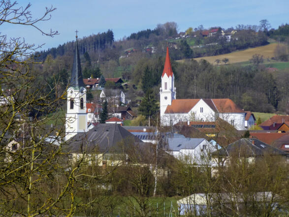 Evangelische und katholische Kirche in Wallern. Z06