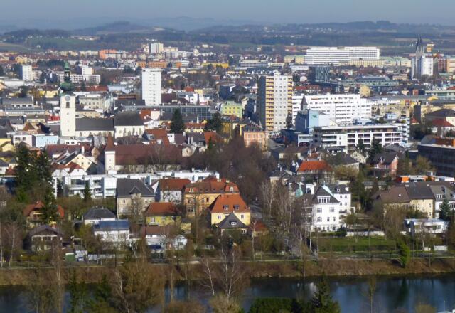 Sicht von der Marienwarte auf die Traun und die Stadt Wels. Z07a