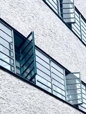 Geöffnete Fenster in der Tabakfabrik Linz