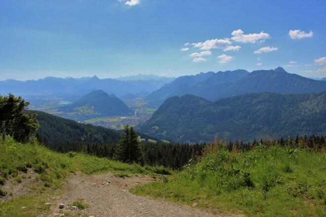 Blick vom Edelsberg auf das Pfrontener Tal