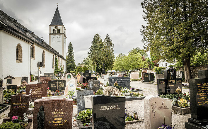 Friedhof und Münster St. Zeno