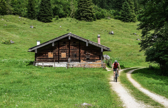 Mit dem Mountainbike auf der Schwarzbach-Alm