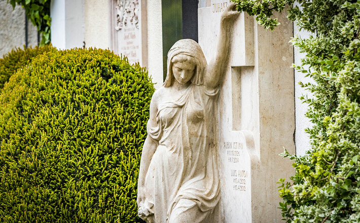 Statuen auf dem Friedhof