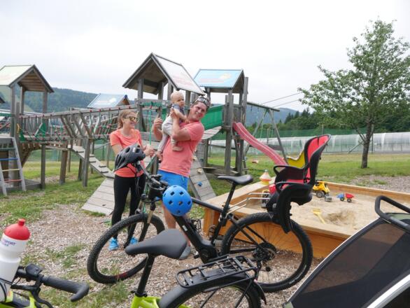 Spielplatz Überlebenshütte