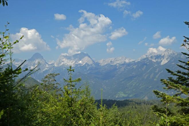 Blick vom Brennert („Wilde“) auf den Prielkamm mit der Angelmauer (3. Gipfel von rechts)