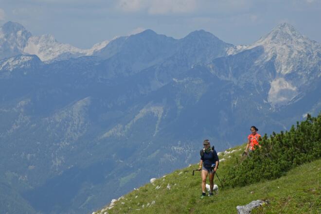 Blick vom Brennert auf Angelmauer (Mitte), Schwarzkogel und Kleiner Priel (rechts)