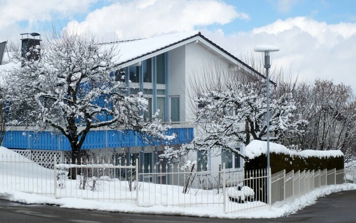 Hausansicht im Winter