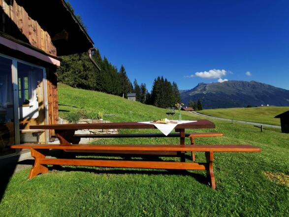 Terrasse mit Sitzgelegenheit