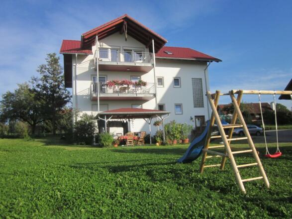 Ferienwohnung mit Blick auf den Spielplatz