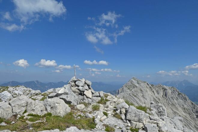 Am Gipfel der Angelmauer: Blick in Richtung Schwarzkogel
