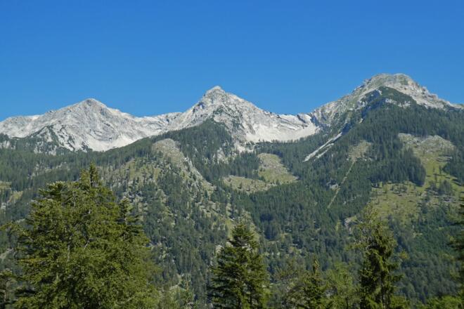 Angelmauer (links), Schwarzkogel (Mitte) und Kleiner Priel von der Öttlreith aus gesehen