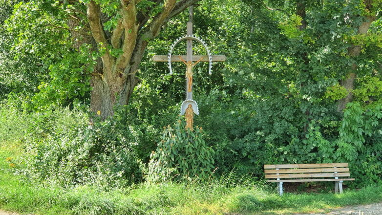Ein Feldkreuz am Wanderweg Nr. 14 bei Riedenburg