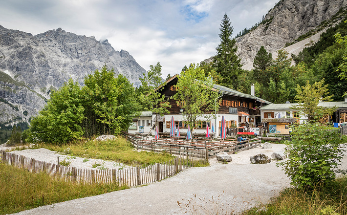 Die Wimbachgrieshütte an den wilden Südabstürzen des Watzmanns