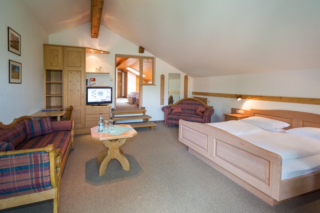 Familienzimmer &quot;De Lux&quot; im DG mit Balkon (2 getrennte Räume)