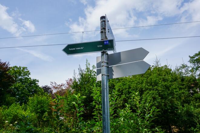 Wegweiser auf dem Wanderweg