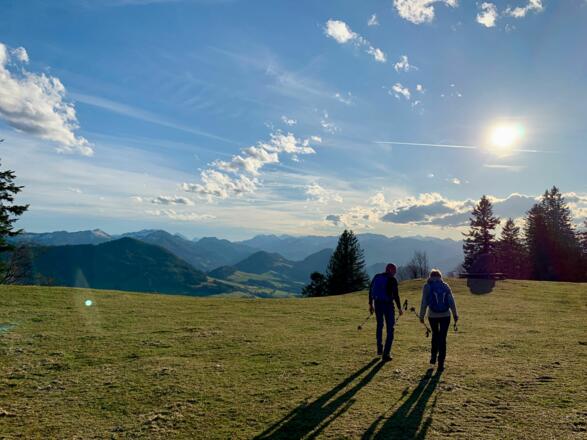 natur.Bank.wege - Freithofberg - Panoramablick auf die umliegenden Berge