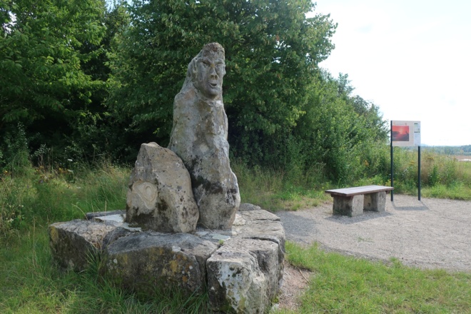 Skulptur zur Siemauer Sage „Der Teufel auf dem Kreuzweg“