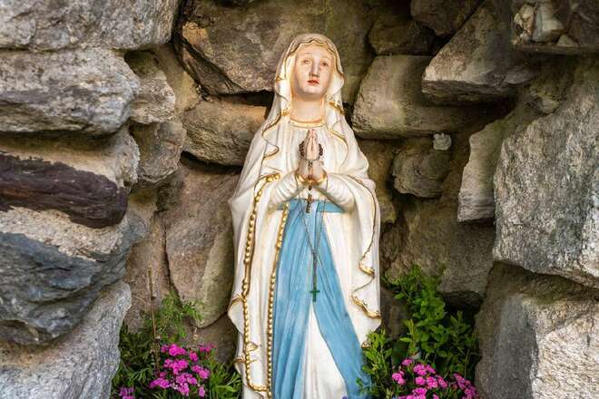 Kirchenspaziergang 2 - Kurf, Grotte, Madonna